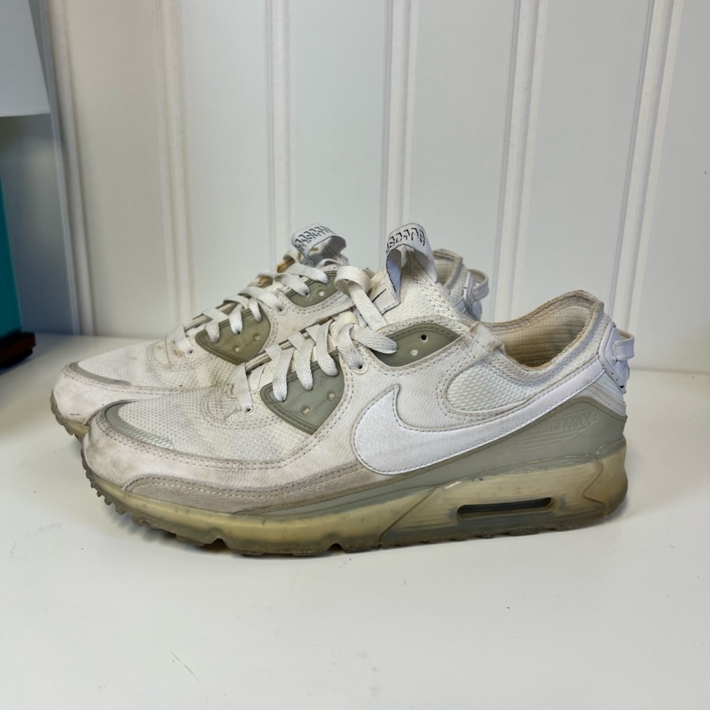 Nike Air Max in White and Gray Terrascape Size 10.5 men's